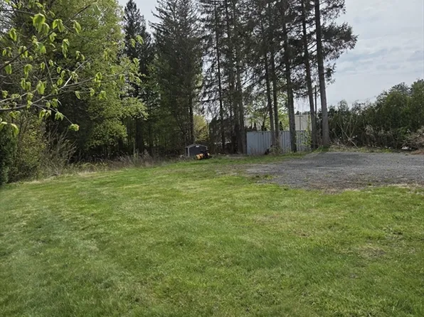 104 Silver St, Greenfield, MA 01301