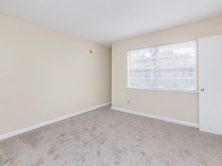 Silversmith Creek Apartments — Photo 38