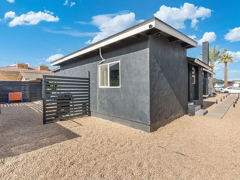 1341 E Willetta St #B — Photo 11