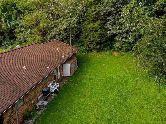 3rd image of 4310 Oakwood Cir