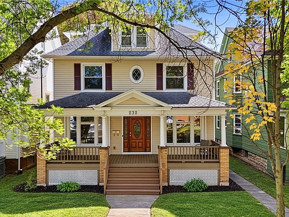 4th image of 232 Laburnam Cres