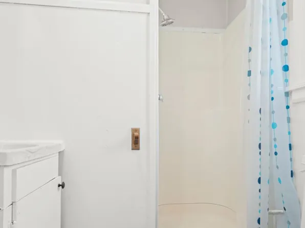 1103 Main St, 1103 Main St #5, Cedar Falls, IA 50613