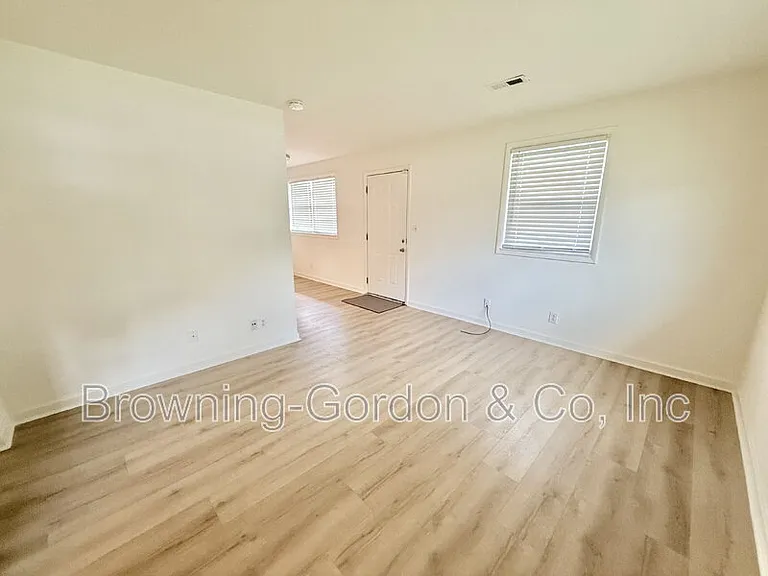 1017 14th Ave S — Photo 2