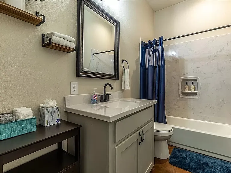 1121 Brook Ave — Photo 18