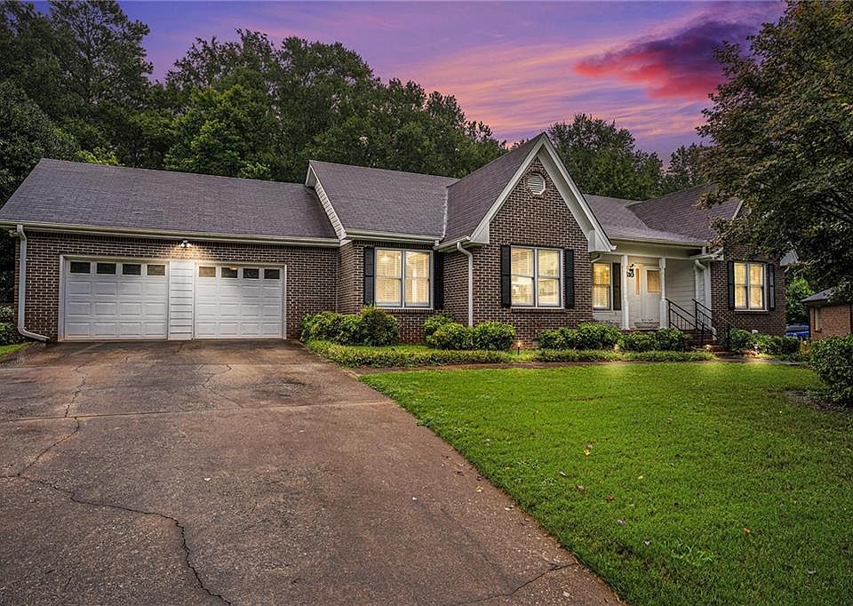 1st image of 610 Camary Ct SE
