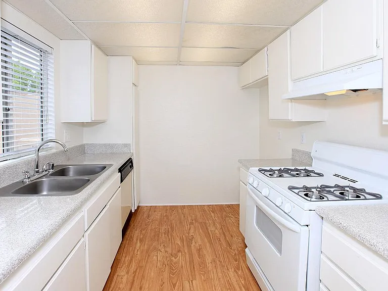 Carlyle Square Apartment Homes — Photo 26