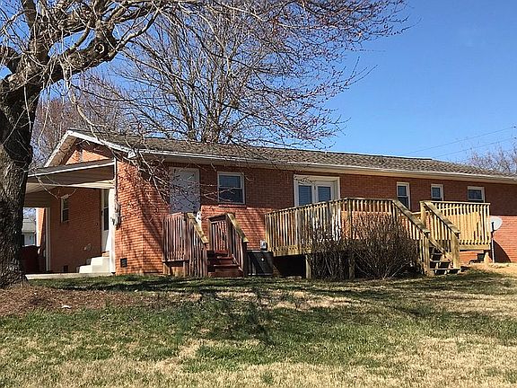 3rd image of 121 Crockett Ct