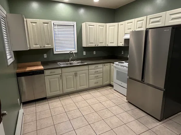 25 Lindberg St, Wyoming, PA 18644