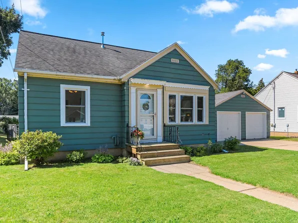 1956 Deckner Ave, Green Bay, WI 54302