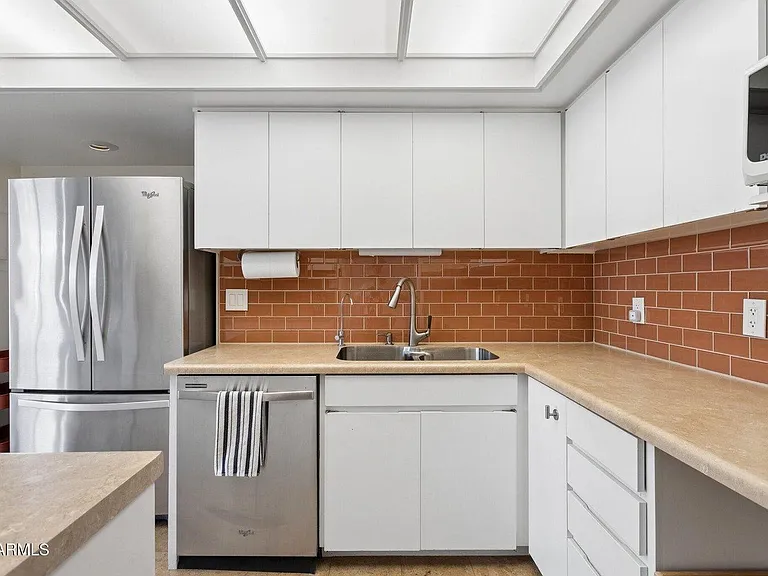 2323 N Central Ave #205 — Photo 5