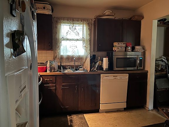 2nd image of 241 Yellow Pine Dr