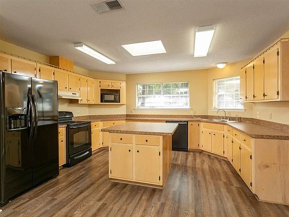 3rd image of 1391 Tara Dawn Ln