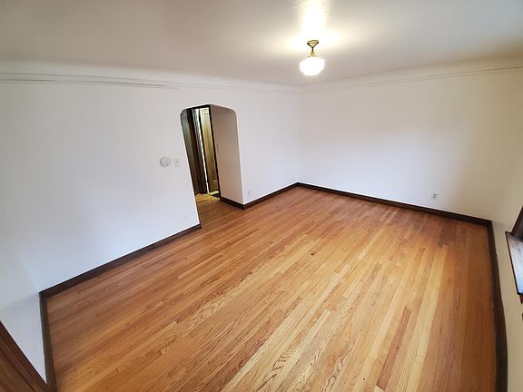 3rd image of 1819 Bellevue Ave APT 304