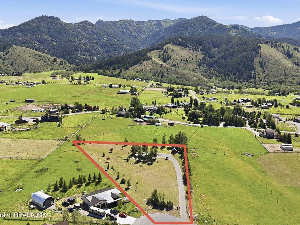 1st image of 112 Pony Cres