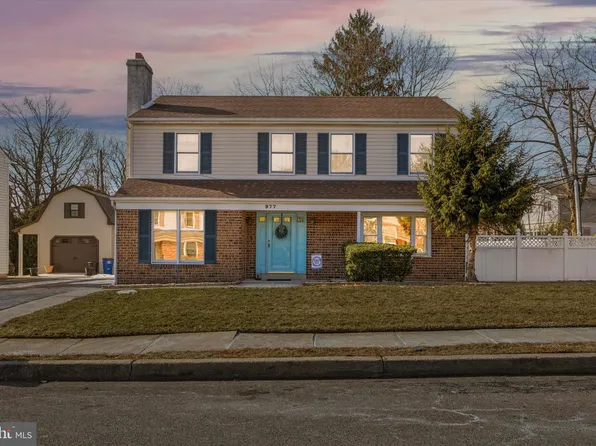 977 Greenhouse Ln, Secane, PA 19018