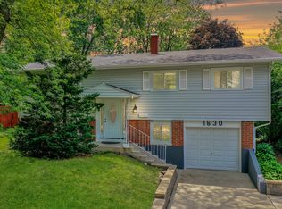 1630 Ashley Rd, Hoffman Estates, IL 60169