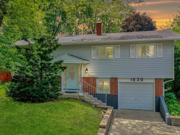 1630 Ashley Rd, Hoffman Estates, IL 60169