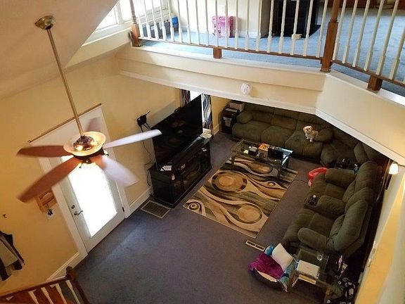 Open loft overlooks lower den!