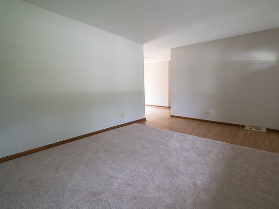 2nd image of 2711 Leven Ave
