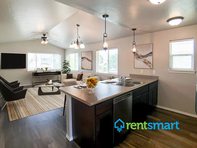 2 bed, 1.0 bath, 850 sqft, $1,695 — Photo 2