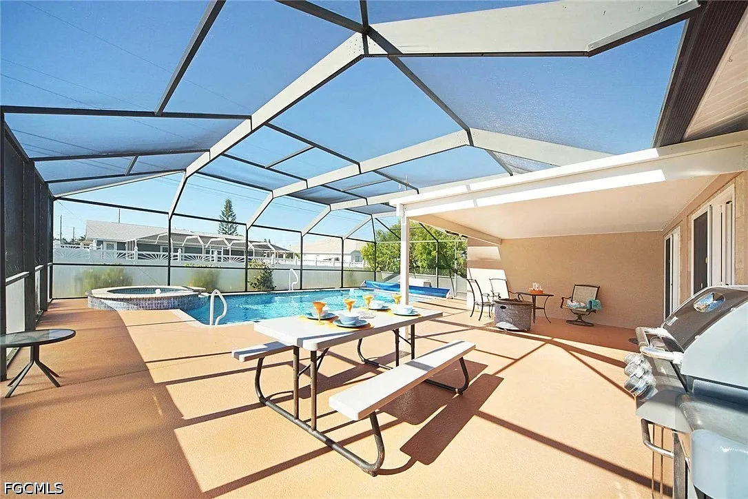 3 bed, 2.0 bath, 1668 sqft, $5,000 — Photo 2