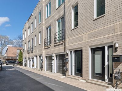 1145 W Newport Ave UNIT R, Chicago, IL, 60657