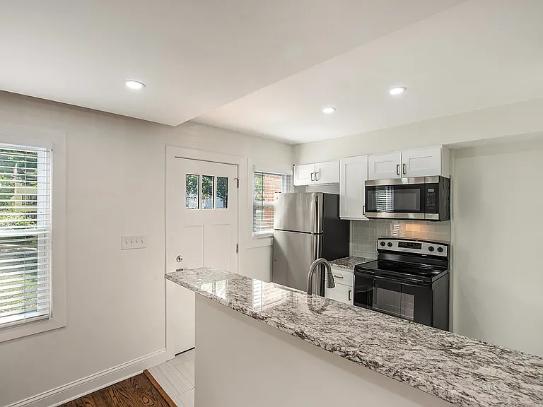 Baltimore Townhomes - 5028 — Photo 5
