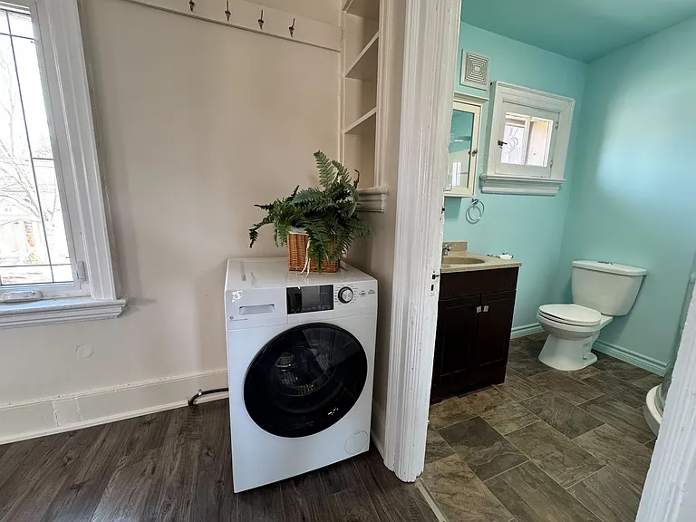 82 Owen St — Photo 11
