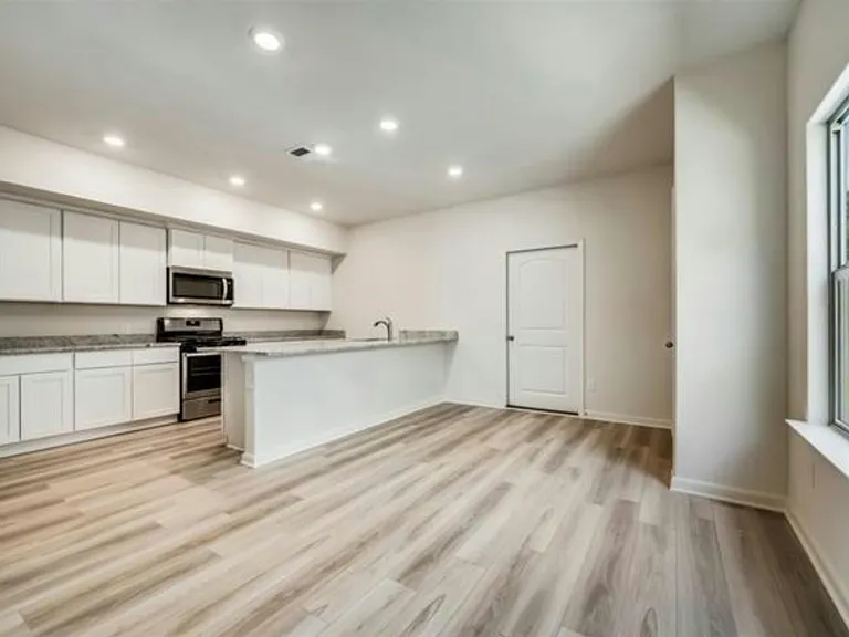 203 Marsh Ln — Photo 14