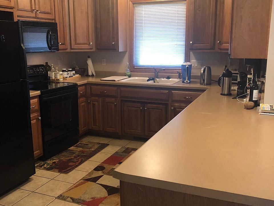 Kitchen with built in dishwasher and microwave. All reall nice appliances.