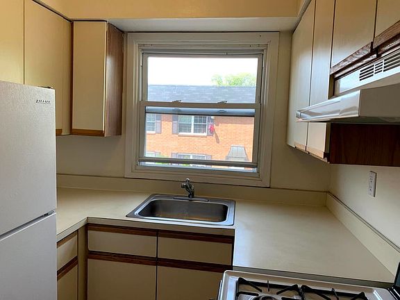 4th image of 121 Fayette Ave #126A