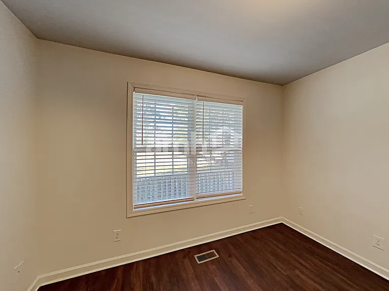 1105 Clay Ct — Photo 12