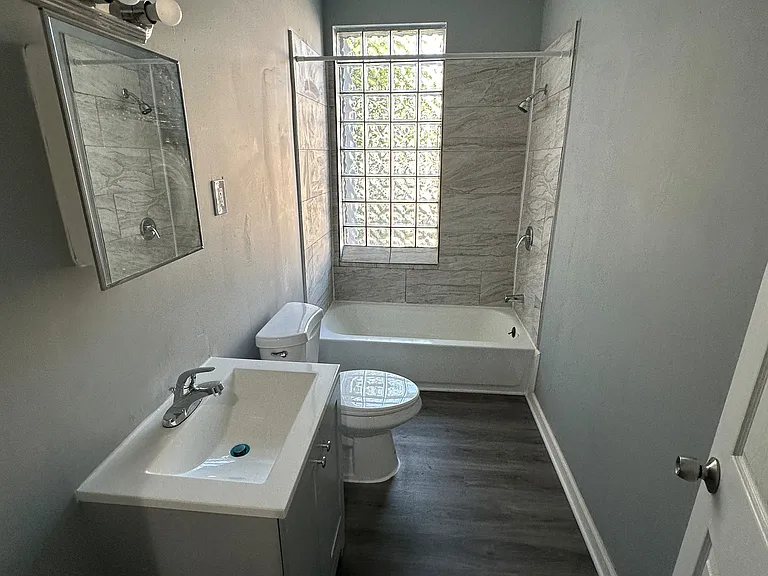 438 N Lakewood Ave — Photo 5