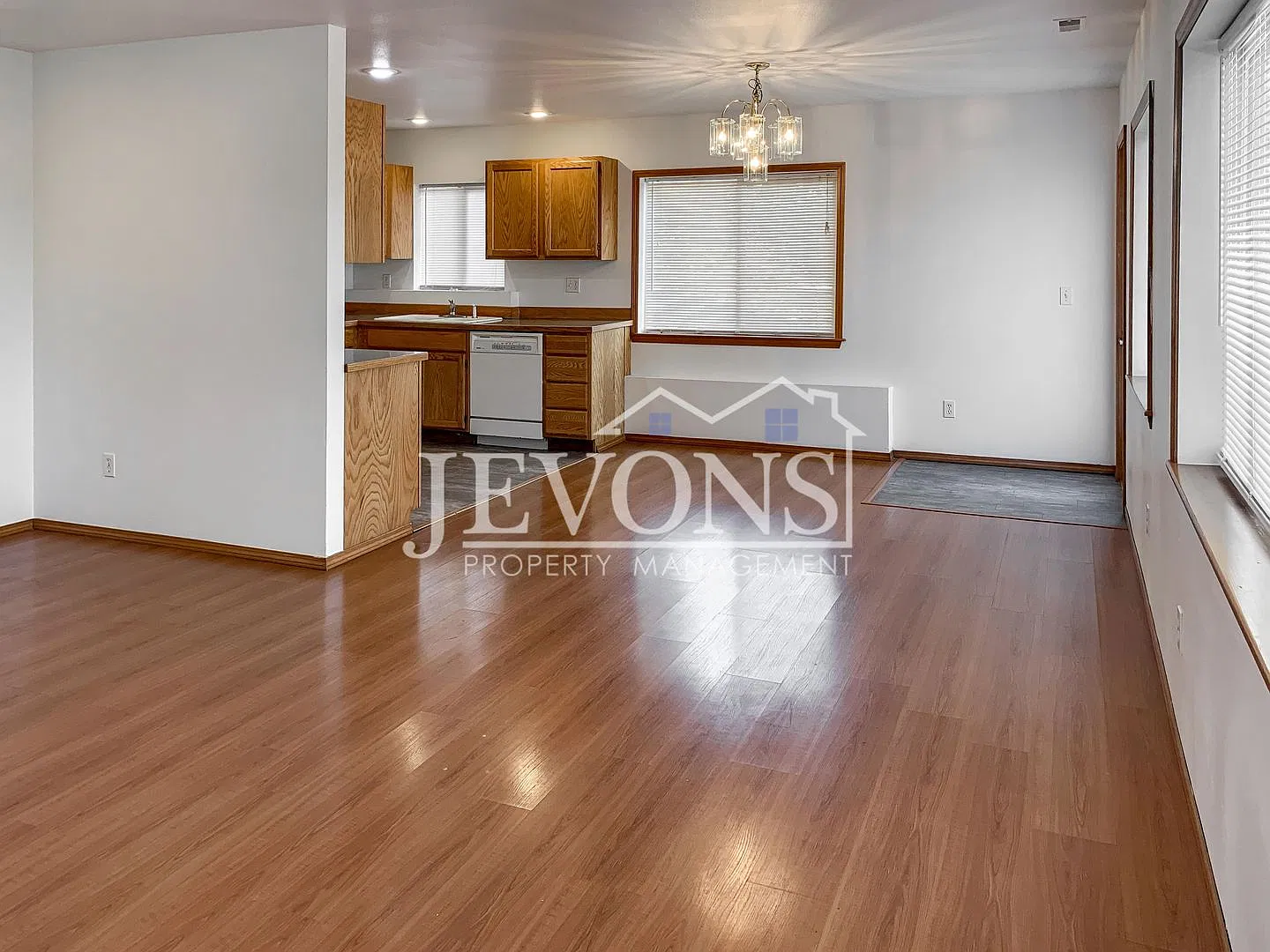 10709 Roseberg Ave S Seattle, WA 98168 — Photo 2