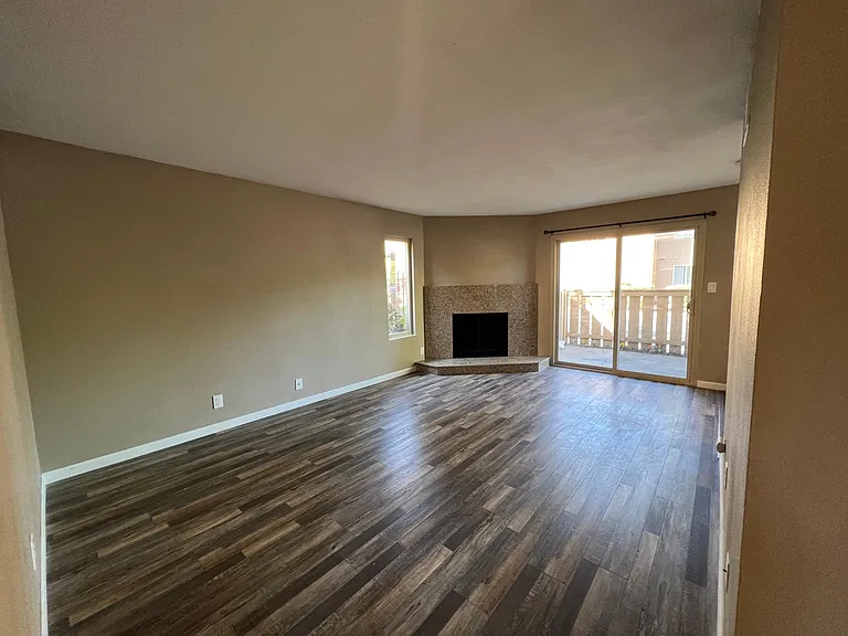 328 Northbank Ct #13 — Photo 4