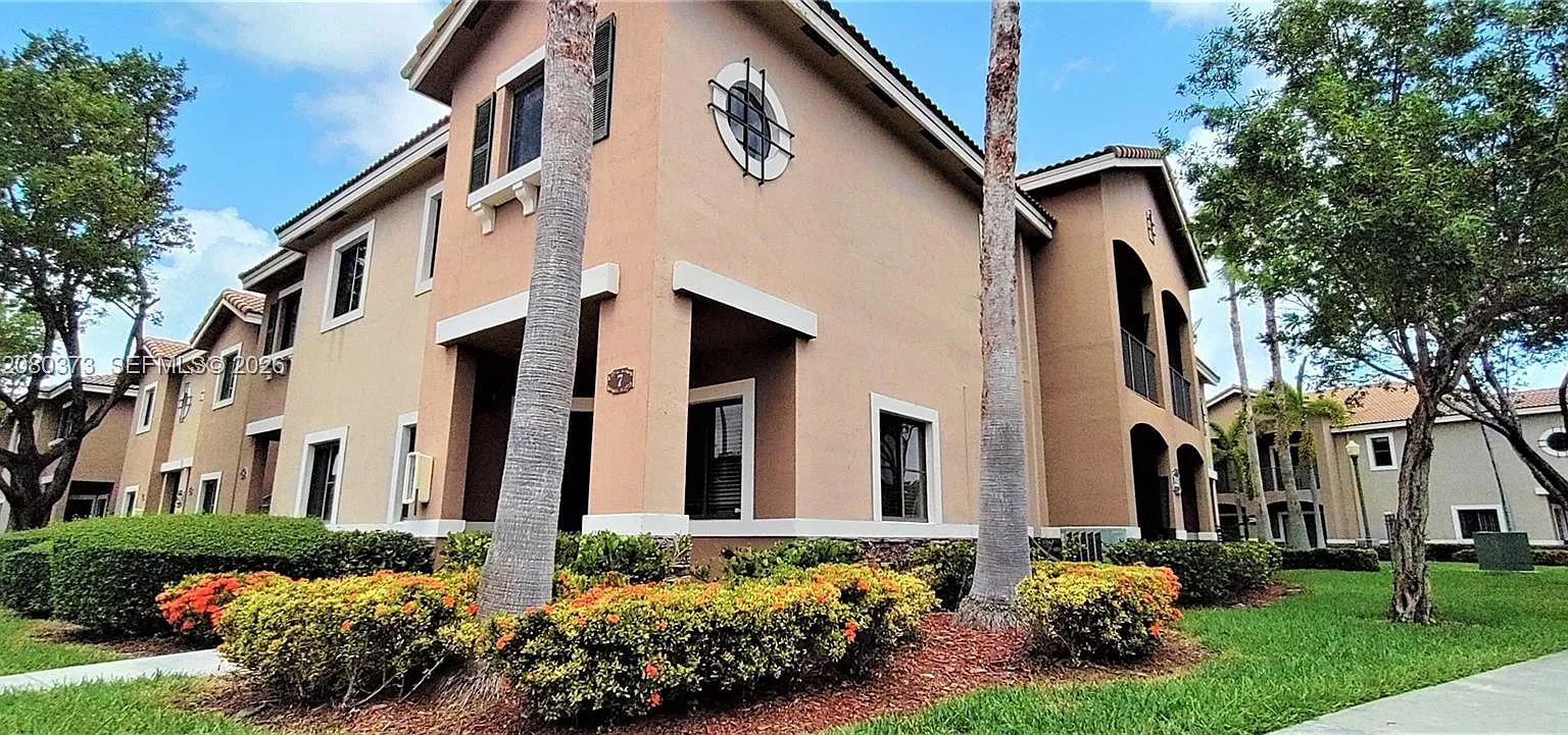 The Courts At Bayshore I — Photo 1