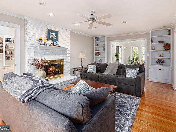 4th image of 606 Beach Dr