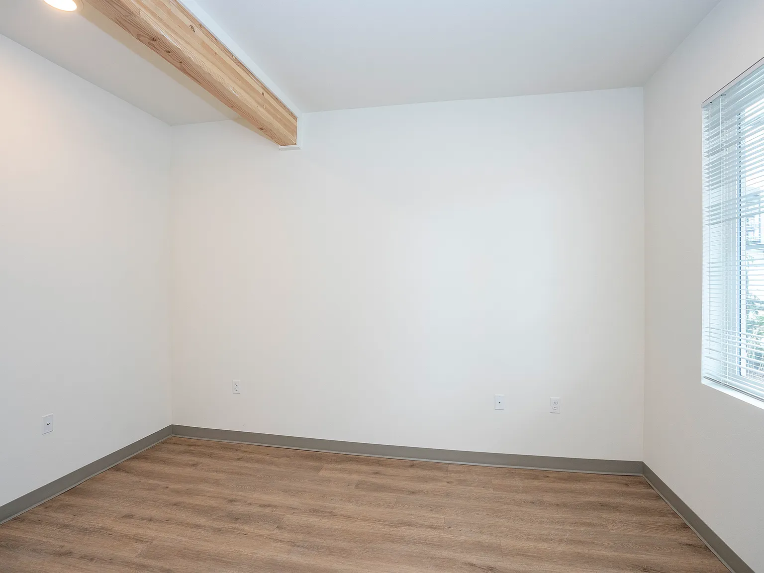 11109 Kendrick St SW — Photo 4