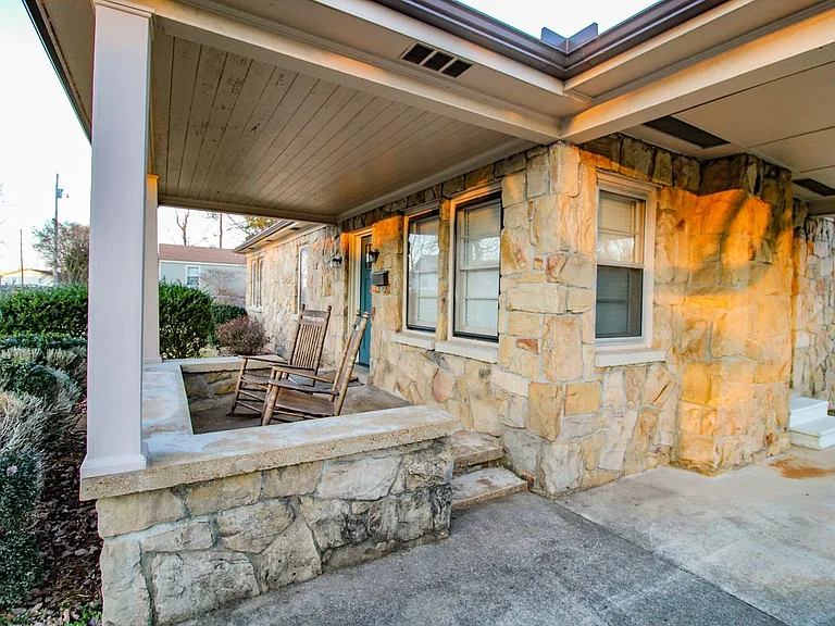 426 Rogers St — Photo 5
