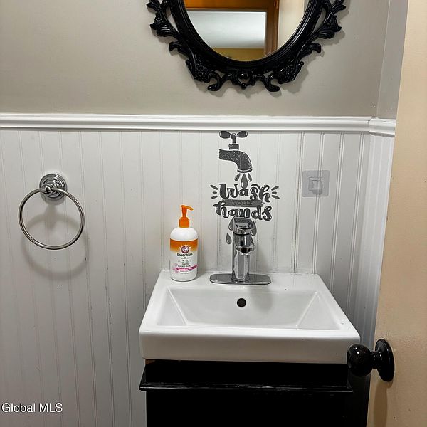 4th image of 281 N Kingsboro Avenue