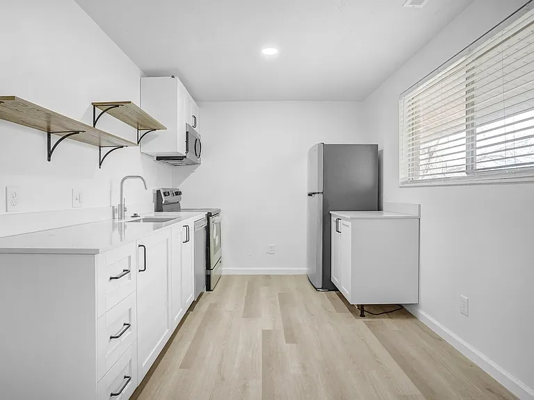 254 N 700 W — Photo 27