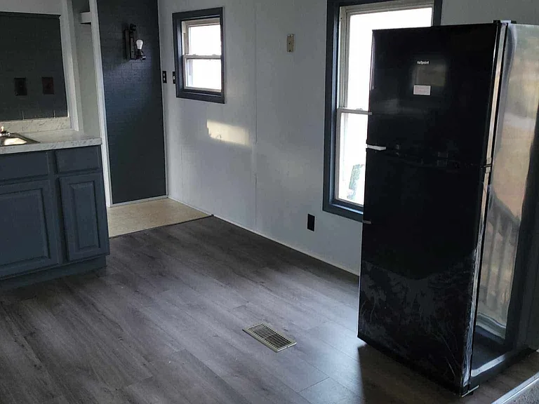 1421 Lee Ave — Photo 2