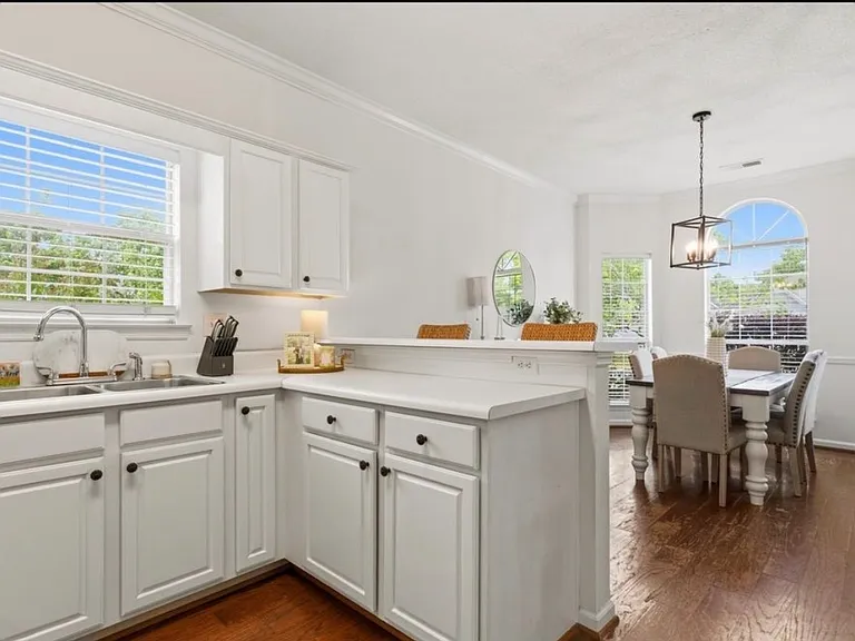2300 Amberley Woods Trce — Photo 37