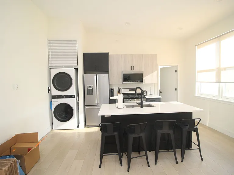 Modern and Sleek 611 S Fagley Street Apartments! — Photo 34