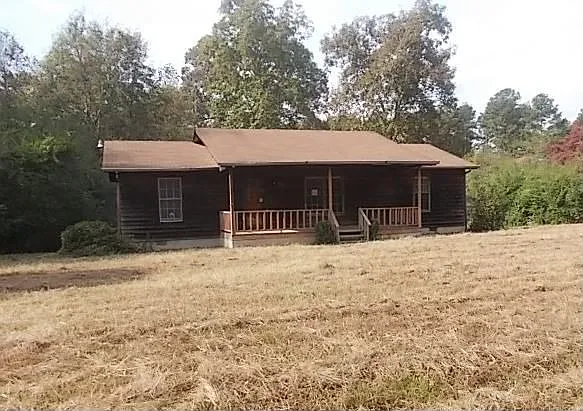 70 Burnham Rd photo 1
