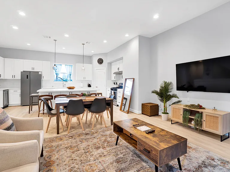 3310 Pease St — Photo 13