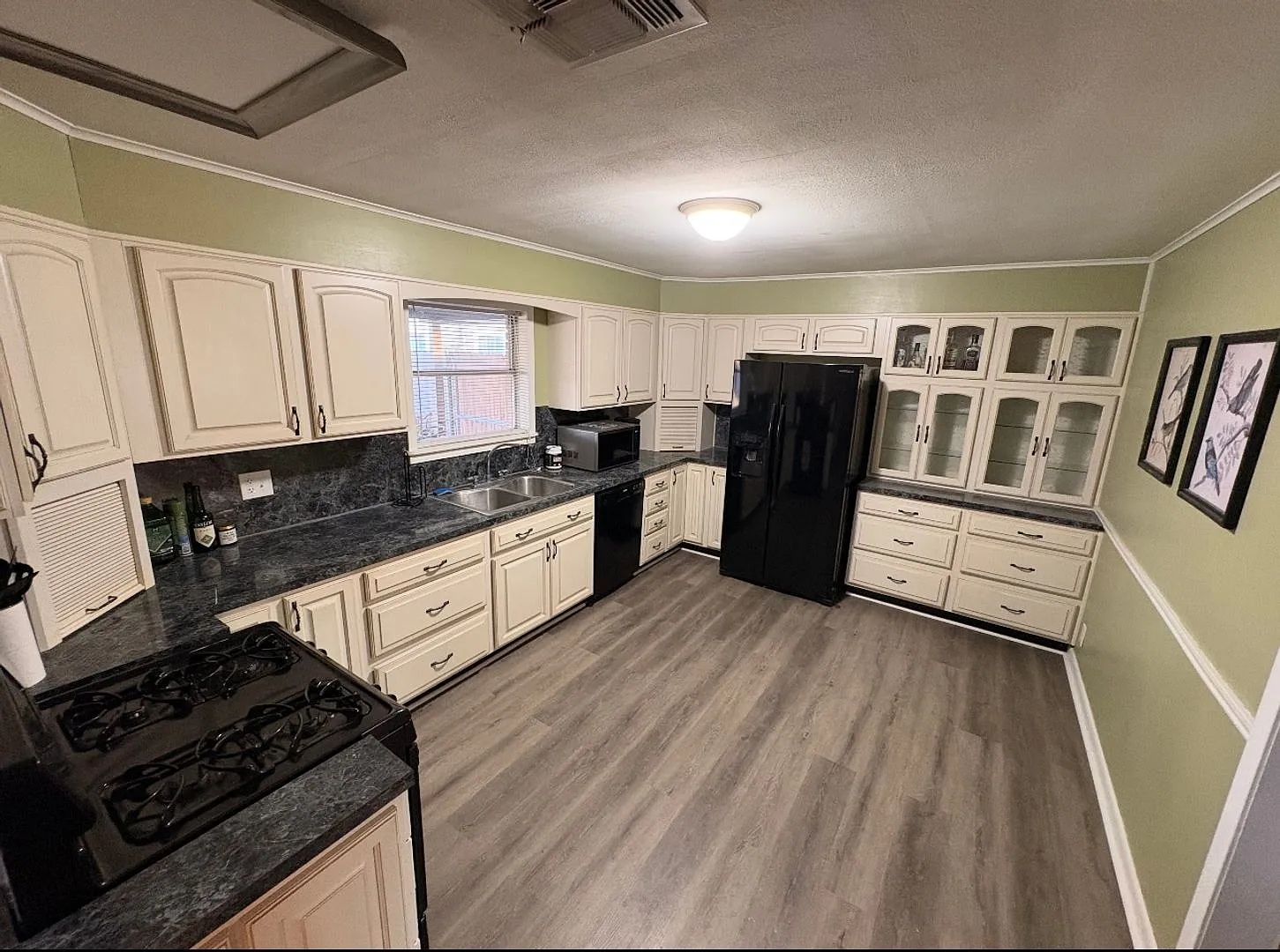 3 Bed 2 Bath Home for Lease in Maplewood! — Photo 3