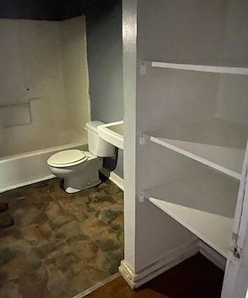 5th image of 112 Williams Ave