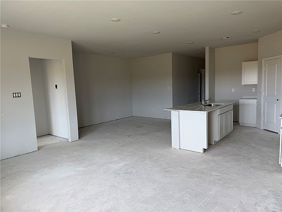 3rd image of 1260 Hickory Grv