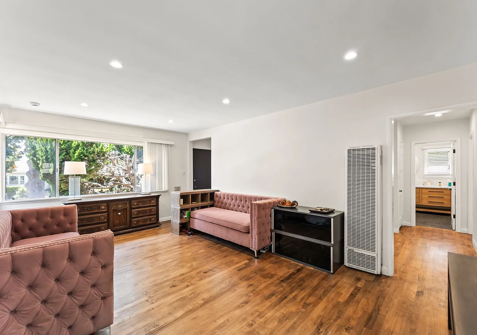 Gorgeous 2 bed + Office Bedroom House For Rent 8016 Denrock Ave, Los Angeles, CA 90045 — Photo 3